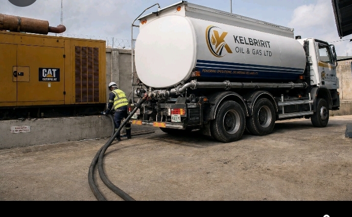 A KELBRIRIT tanker refuelling a standby generator at a client site.